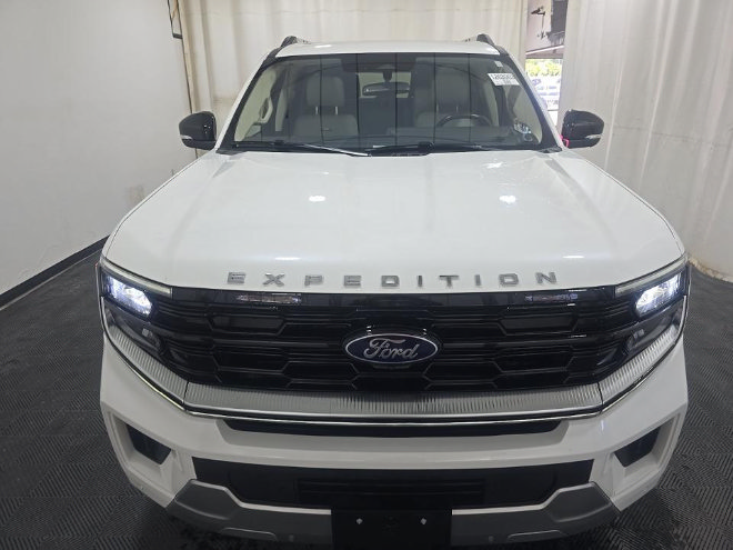 Certified 2025 Ford Expedition Max Platinum AWD/4WD image 4