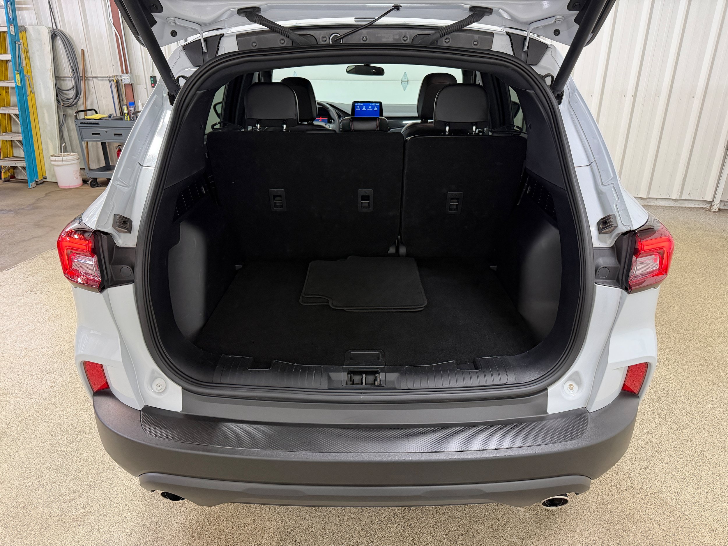 Certified 2025 Ford Escape ST-Line Select AWD/4WD image 29