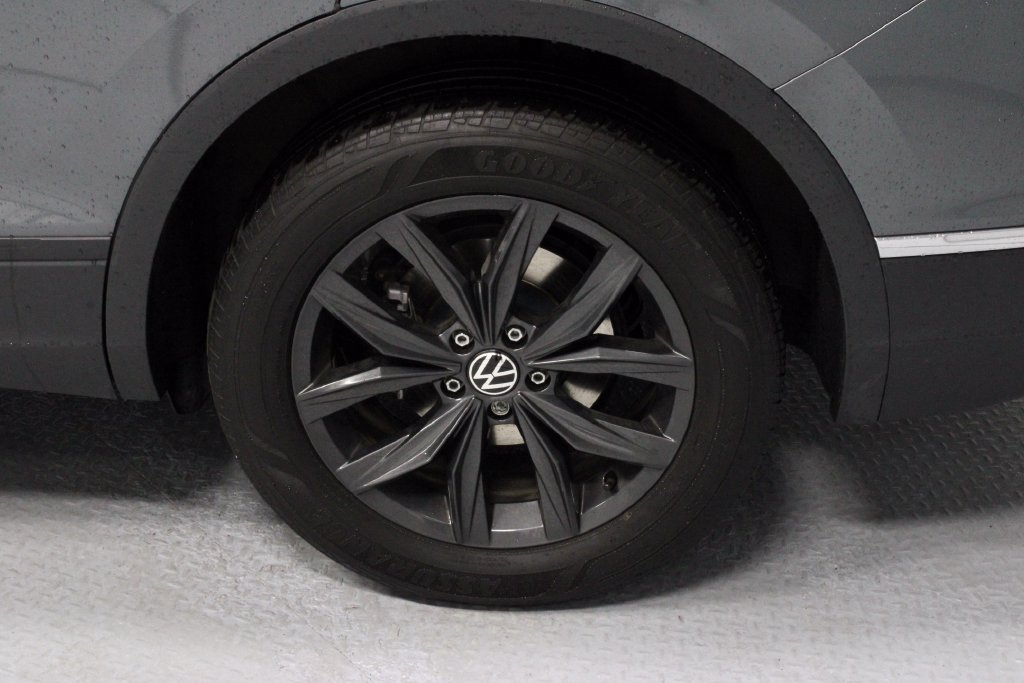 Used 2024 Volkswagen Tiguan SE FWD image 19