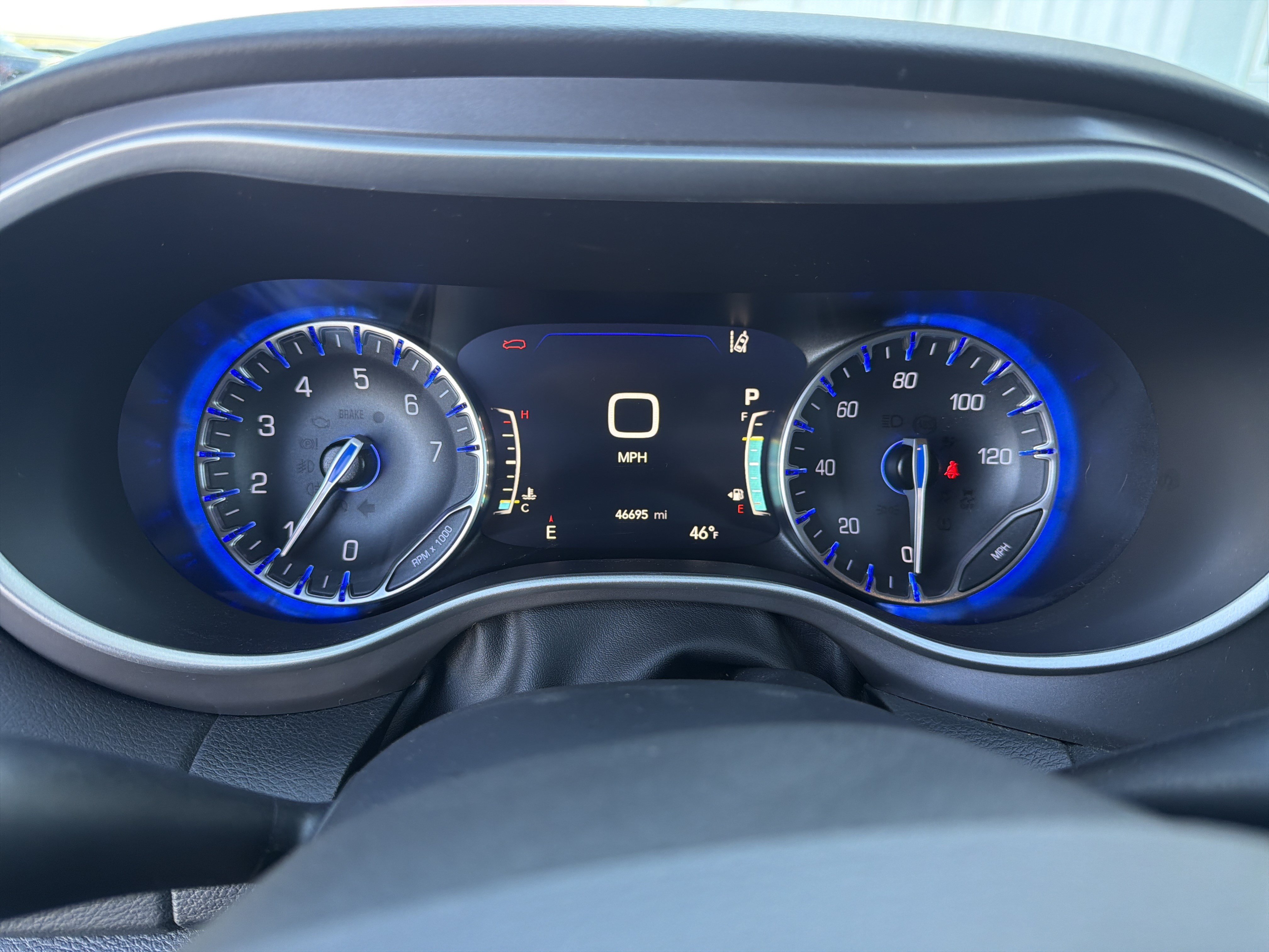 Used 2025 Chrysler Pacifica Select FWD image 36