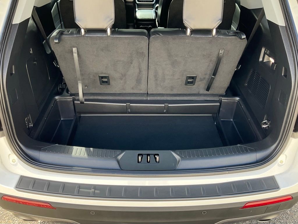 Certified 2022 Ford Explorer XLT w/ Equipment Group 202A image 29