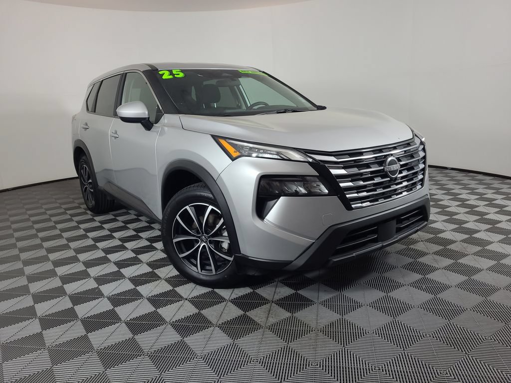 Used 2025 Nissan Rogue SV FWD image 1