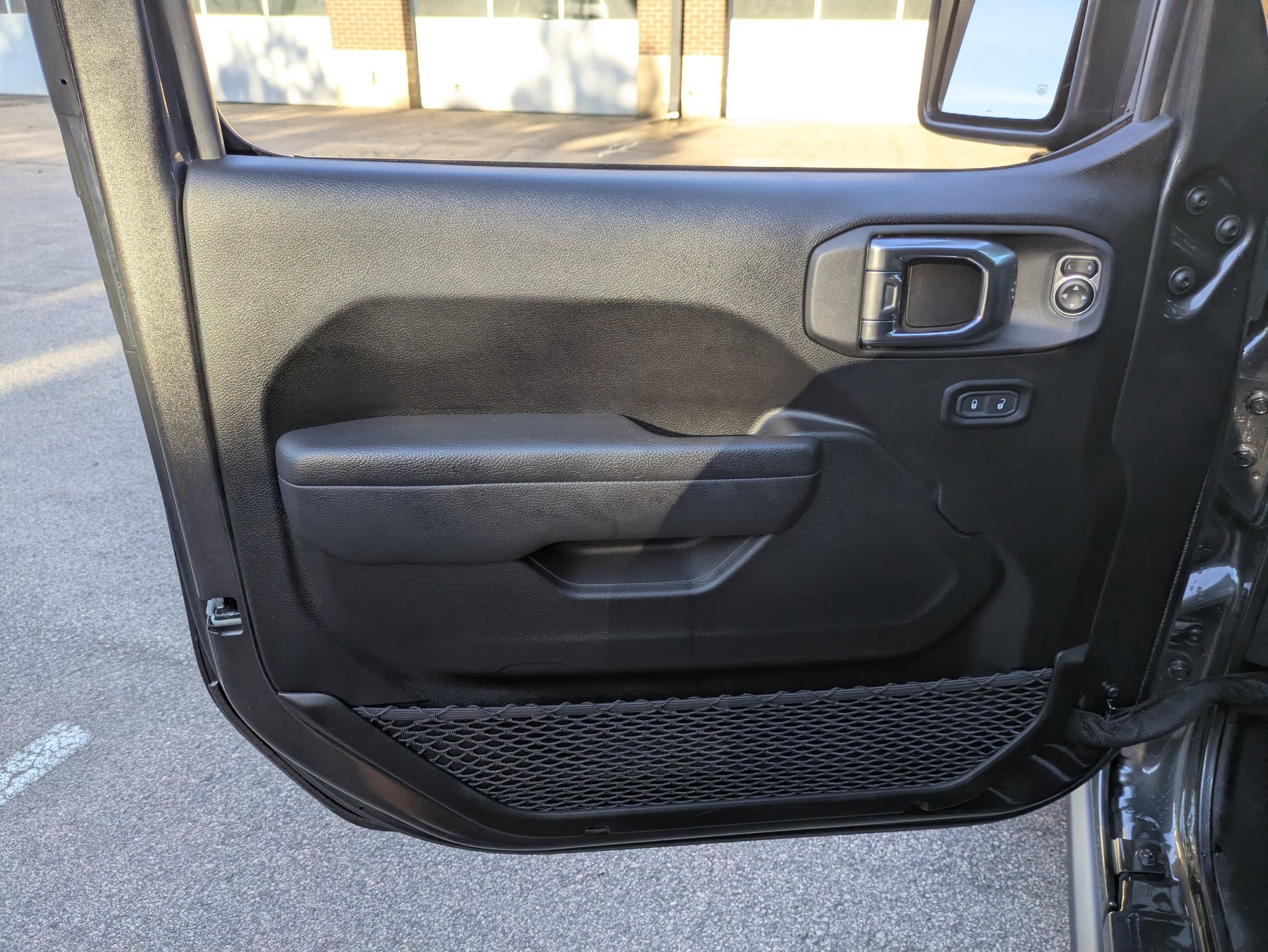 Used 2025 Jeep Gladiator Rubicon w/ Safety Group AWD/4WD image 15