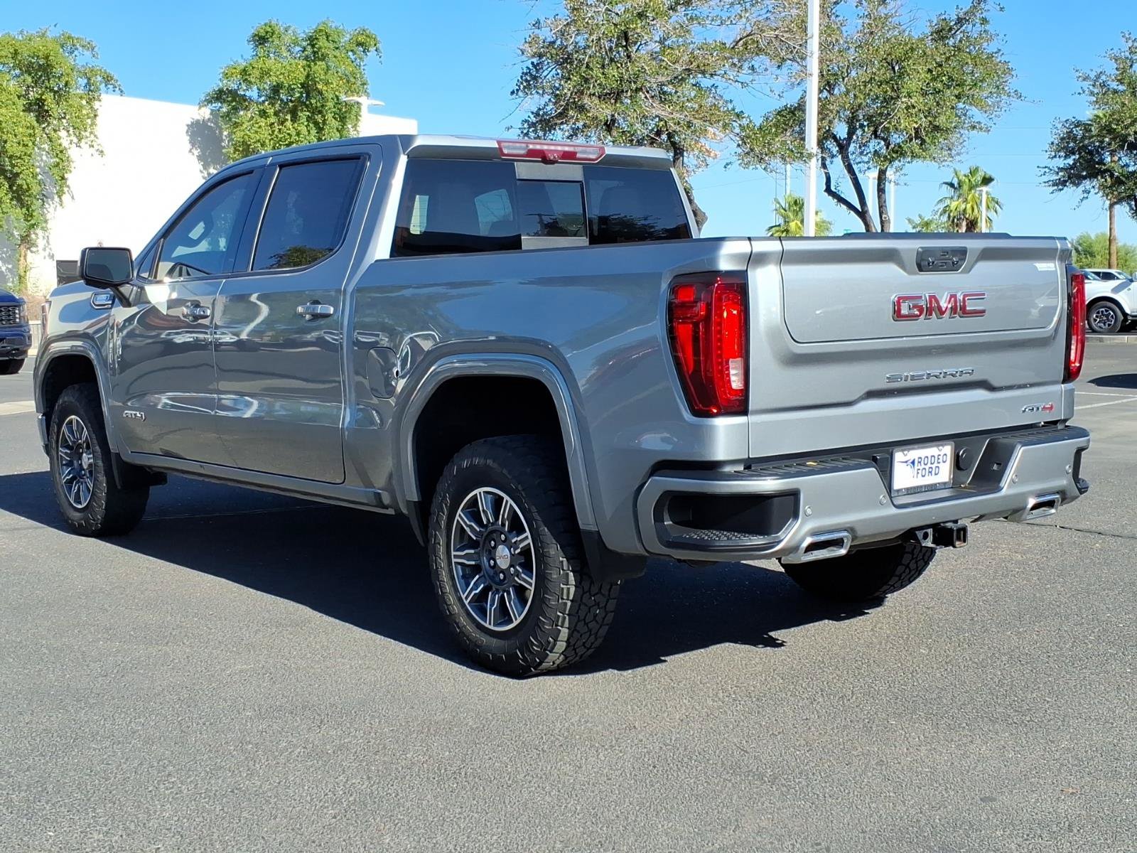 Used 2024 GMC Sierra 1500 AT4 w/ Technology Package AWD/4WD image 3