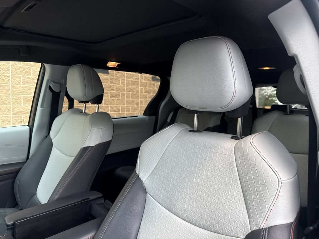 Used 2022 Toyota Sienna XSE w/ XSE Plus Package FWD image 14