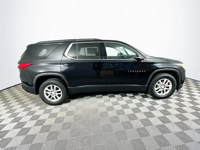 Used 2020 Chevrolet Traverse LT FWD image 13