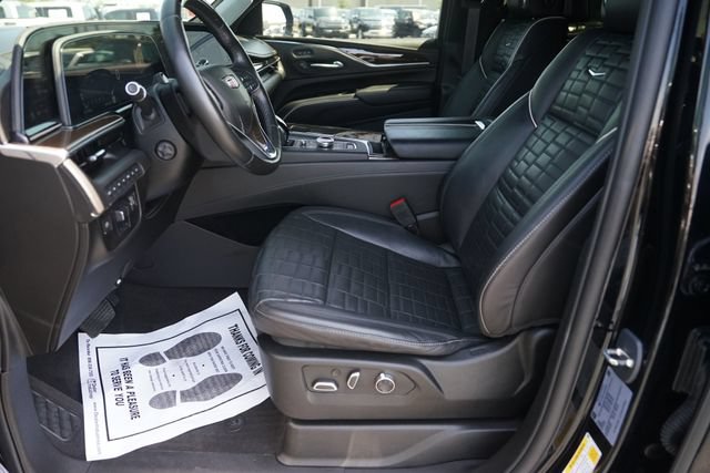 Used 2023 Cadillac Escalade Sport Platinum w/ LPO, ONYX Package AWD/4WD image 9