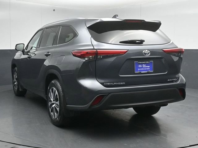 Used 2021 Toyota Highlander XLE AWD/4WD image 6