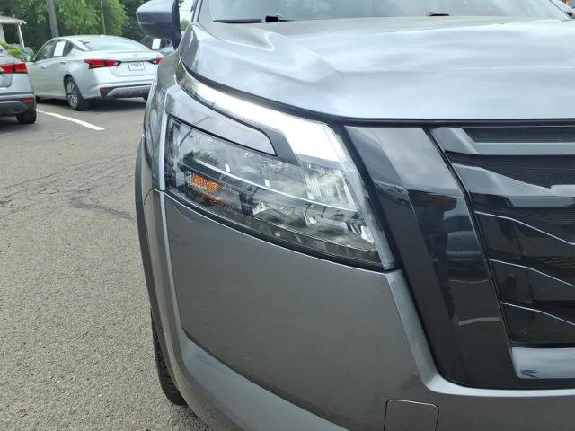 Used 2024 Nissan Pathfinder SV w/ Black Appearance Package AWD/4WD image 9