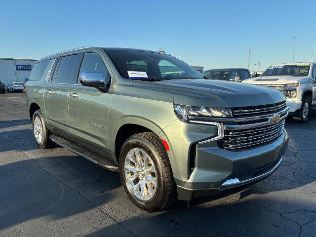 Used 2023 Chevrolet Suburban Premier RWD image 3