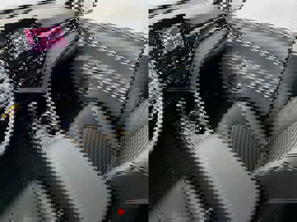 Used 2023 Toyota Camry SE image 14