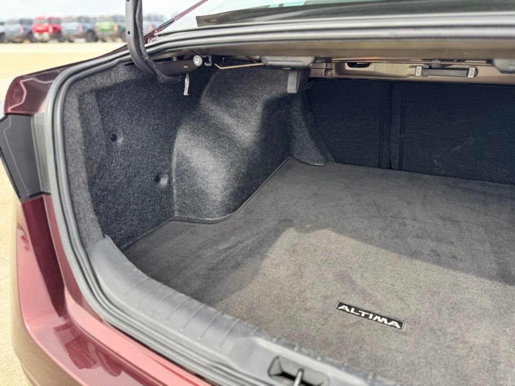 Used 2025 Nissan Altima 2.5 SV FWD image 39