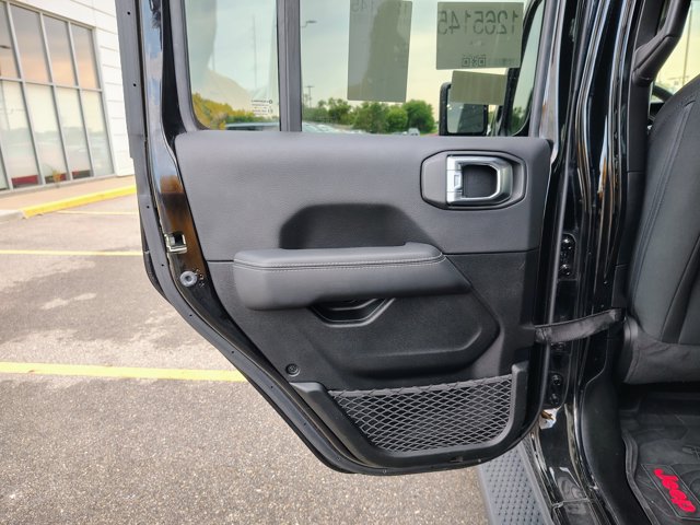 Used 2023 Jeep Wrangler Unlimited Sahara w/ Cold Weather Group AWD/4WD image 12