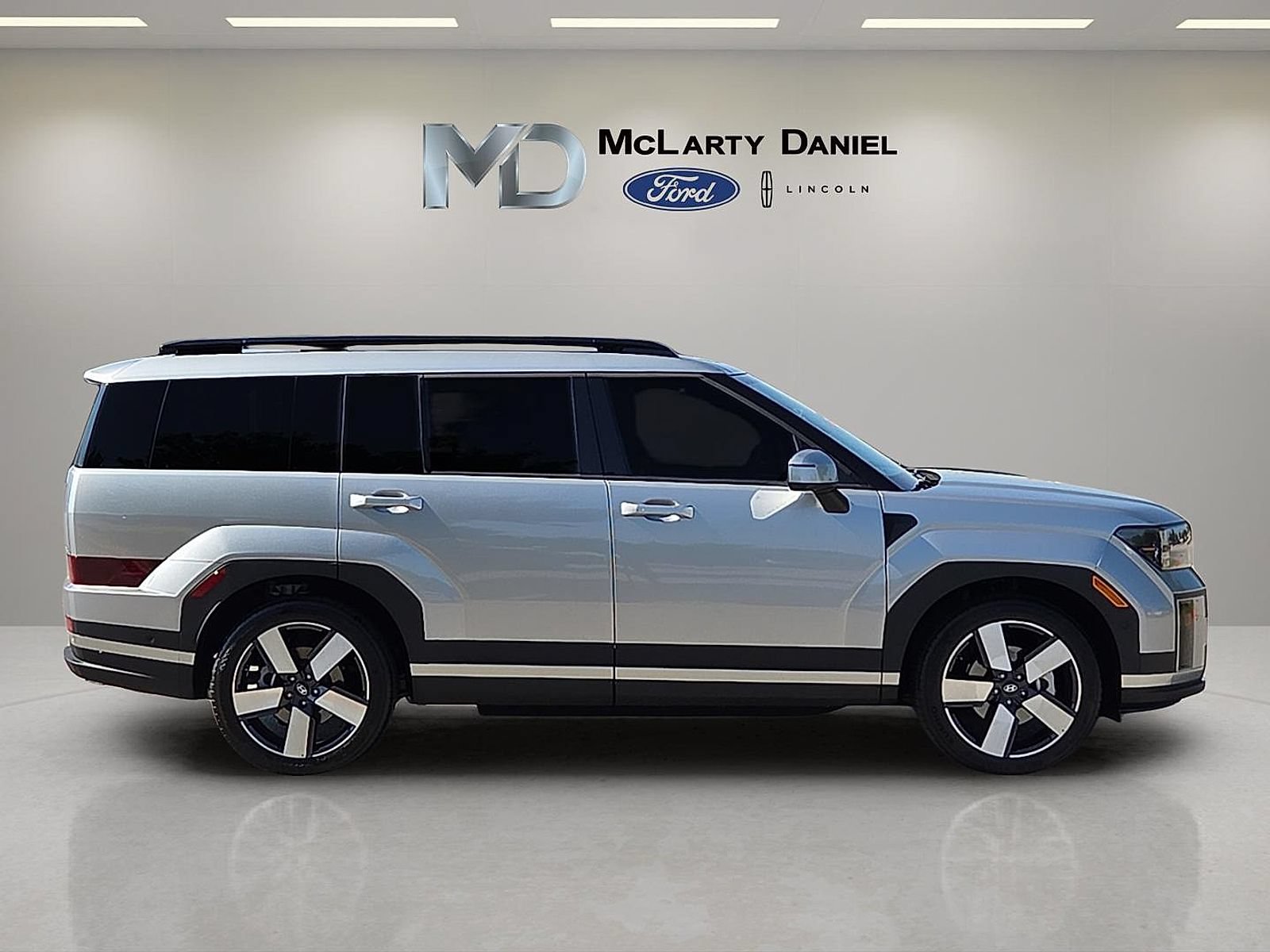 Used 2025 Hyundai Santa Fe Limited AWD/4WD image 6