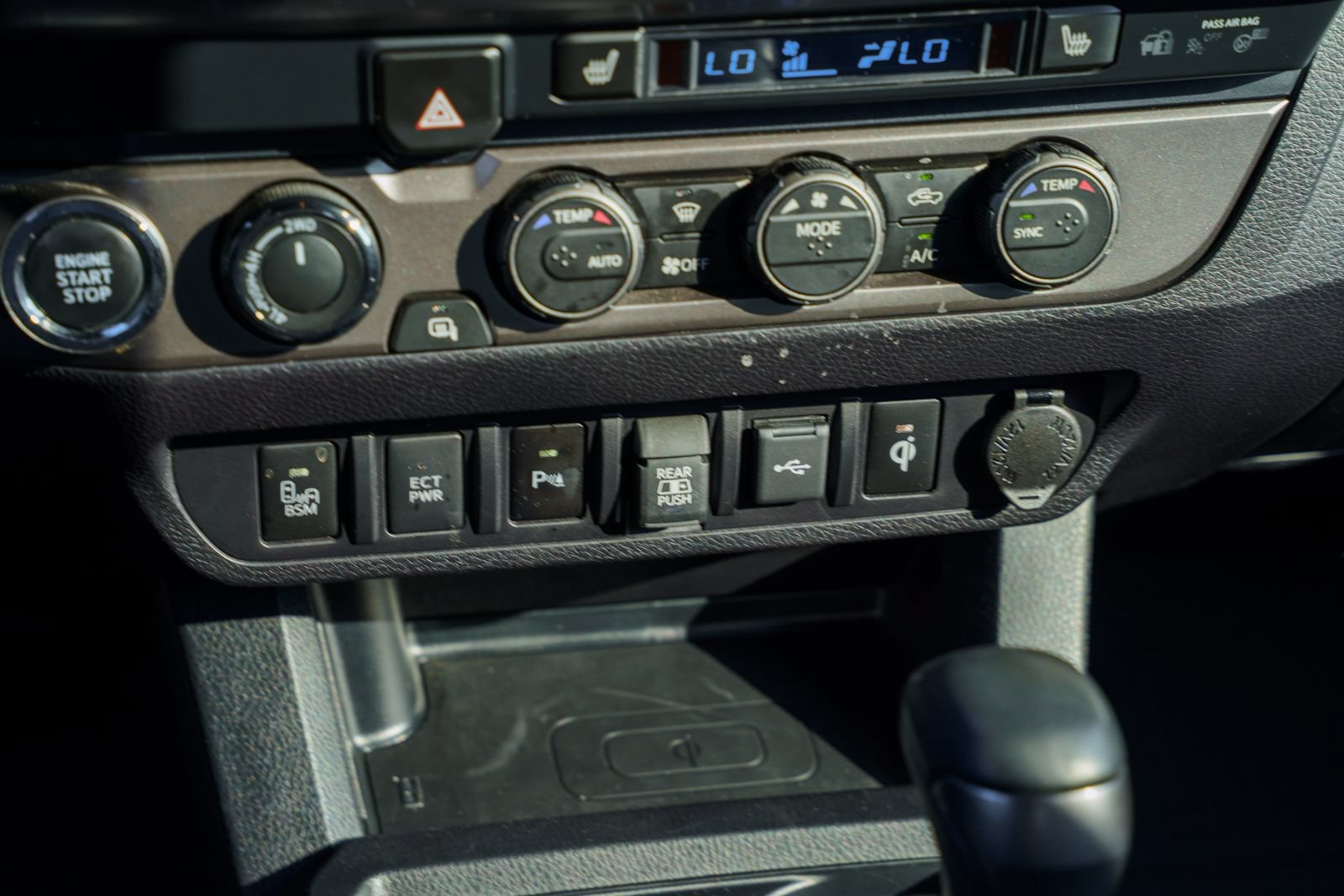 Used 2023 Toyota Tacoma Limited AWD/4WD image 31