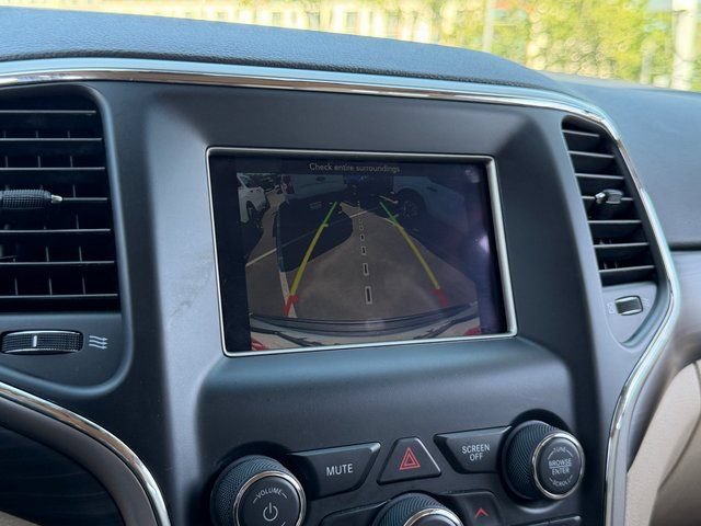 Used 2019 Jeep Grand Cherokee Laredo AWD/4WD image 19