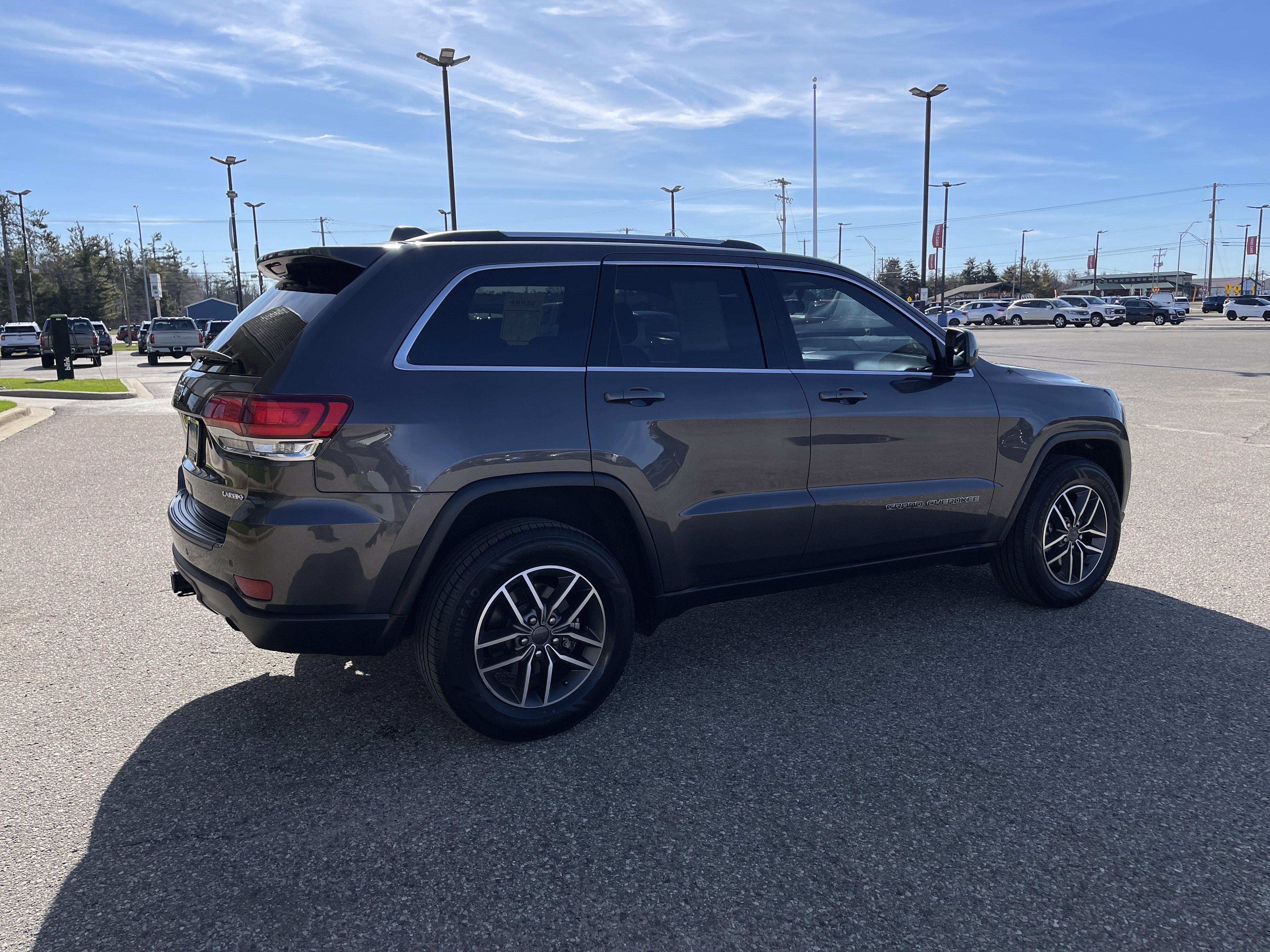 Used 2021 Jeep Grand Cherokee Laredo w/ Trailer Tow Group IV AWD/4WD image 3