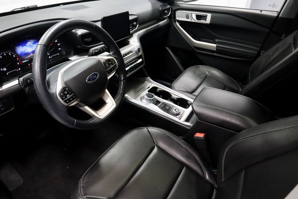 Certified 2022 Ford Explorer XLT w/ Equipment Group 202A image 25