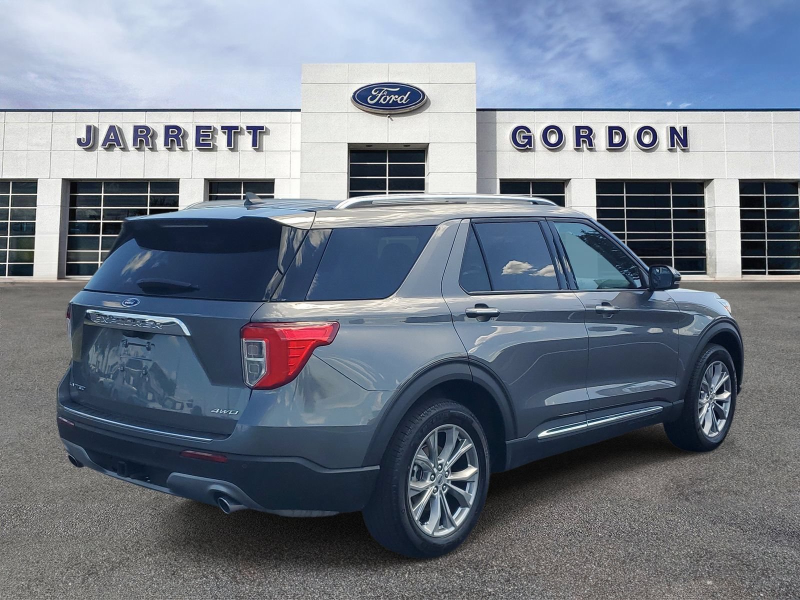 Certified 2023 Ford Explorer Limited w/ Limited Technology Package AWD/4WD image 4