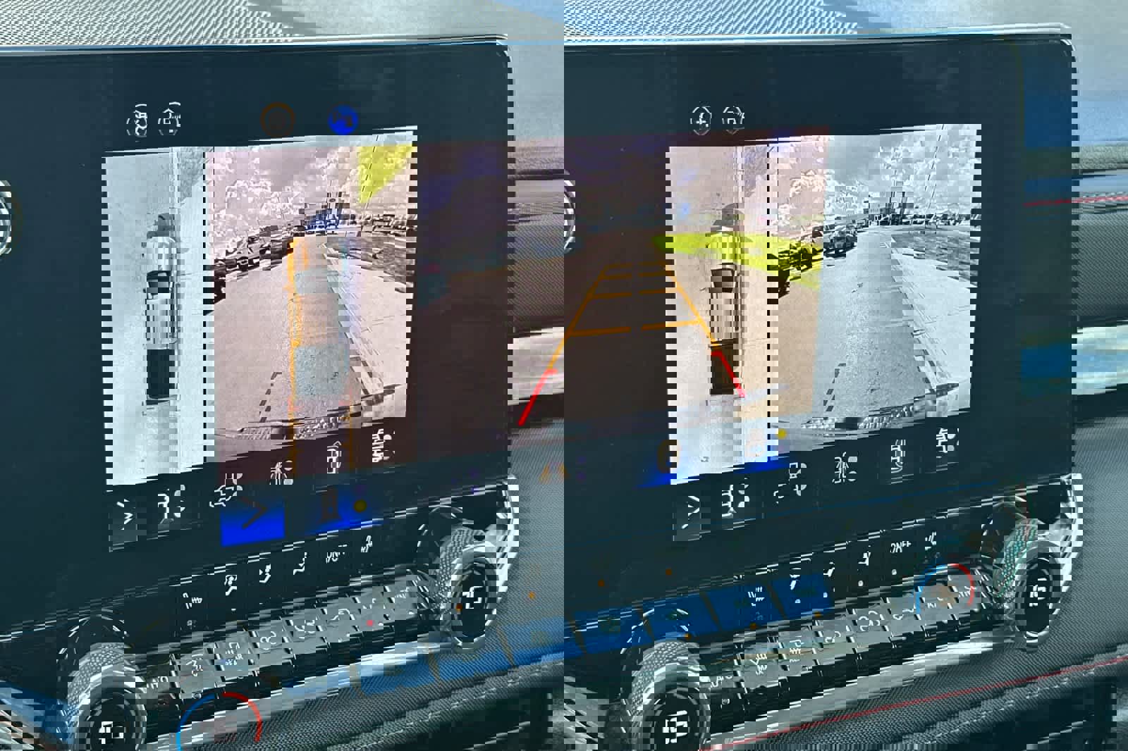 Used 2024 Chevrolet Colorado Z71 w/ Z71 Convenience Package 2 image 18