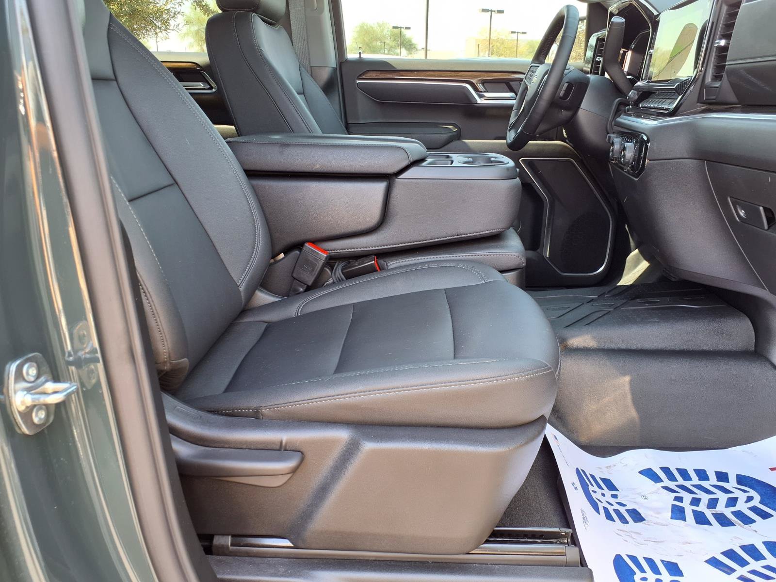 Used 2026 Chevrolet Silverado 1500 LT w/ Leather Package AWD/4WD image 11