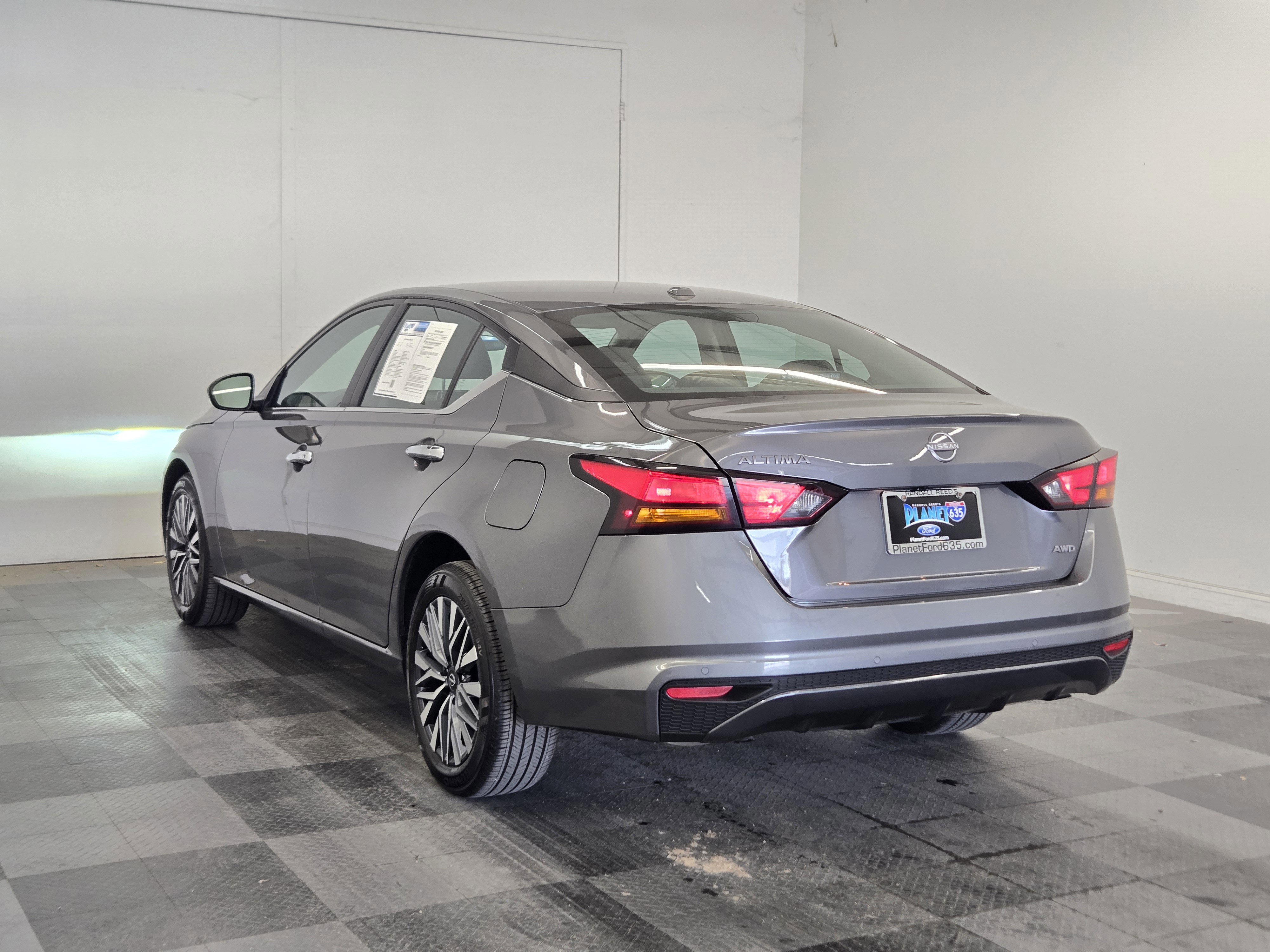 Used 2025 Nissan Altima 2.5 SV image 2