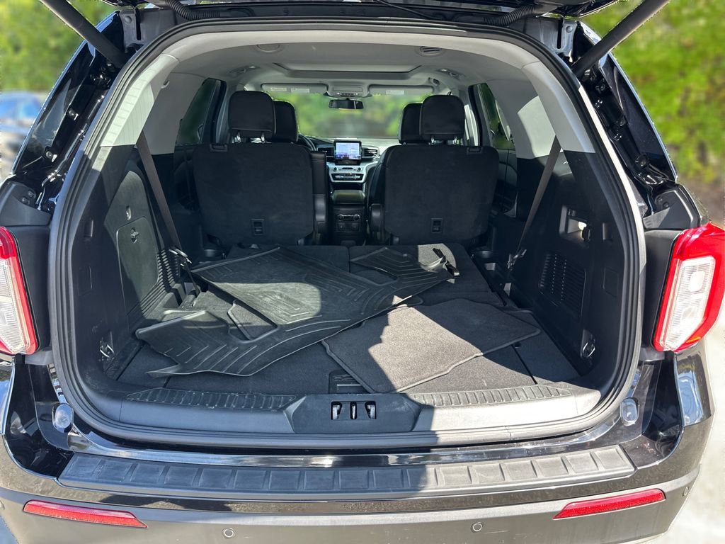 Certified 2022 Ford Explorer XLT w/ Equipment Group 202A image 11