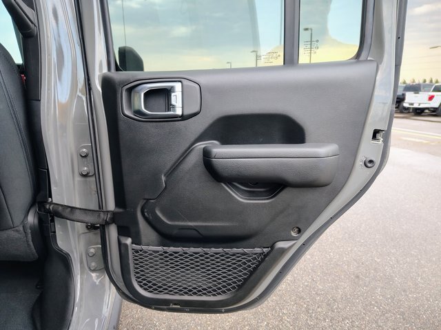 Used 2023 Jeep Wrangler Unlimited Rubicon w/ Cold Weather Group AWD/4WD image 16