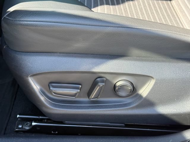 Used 2023 Toyota Camry SE FWD image 4
