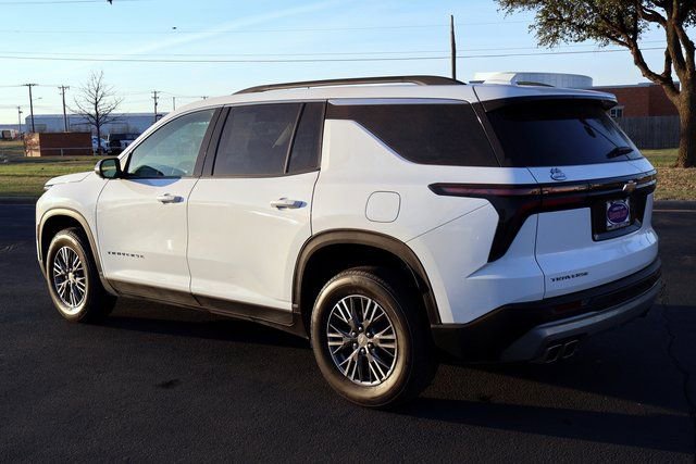 Used 2025 Chevrolet Traverse LT image 16