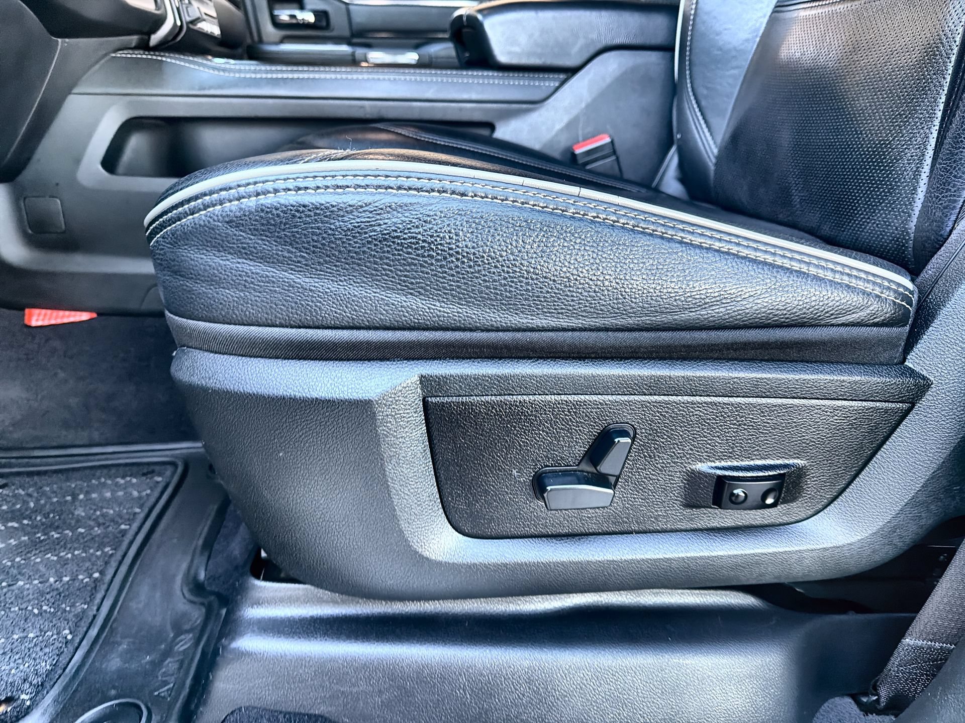 Used 2022 RAM 3500 Limited AWD/4WD image 12