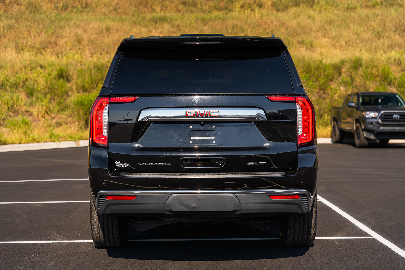 Used 2023 GMC Yukon XL SLT w/ SLT Premium Package AWD/4WD image 6