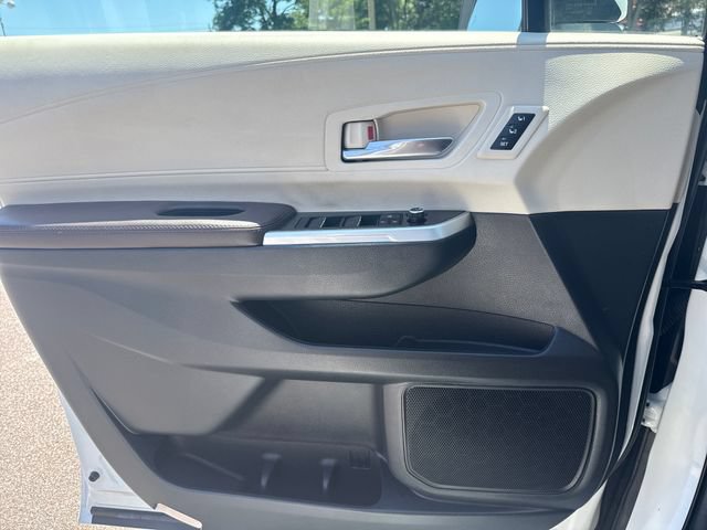 Used 2023 Toyota Sienna Platinum AWD/4WD image 27