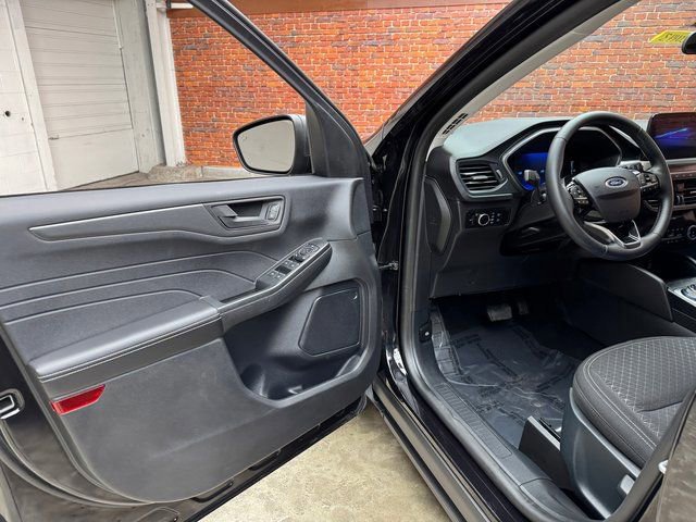 Certified 2025 Ford Escape Active w/ Cold Weather Package image 10