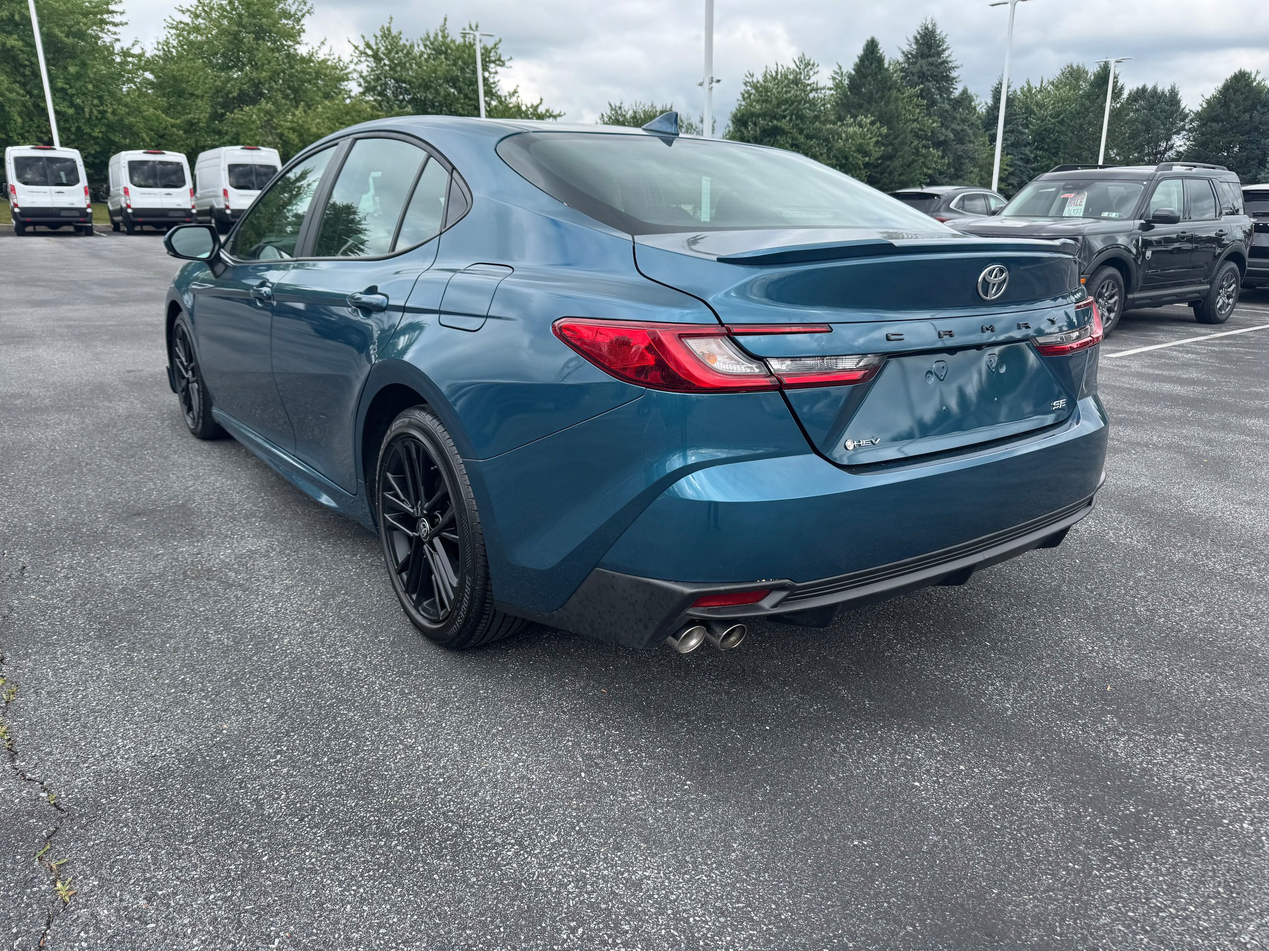 Used 2025 Toyota Camry SE FWD image 3