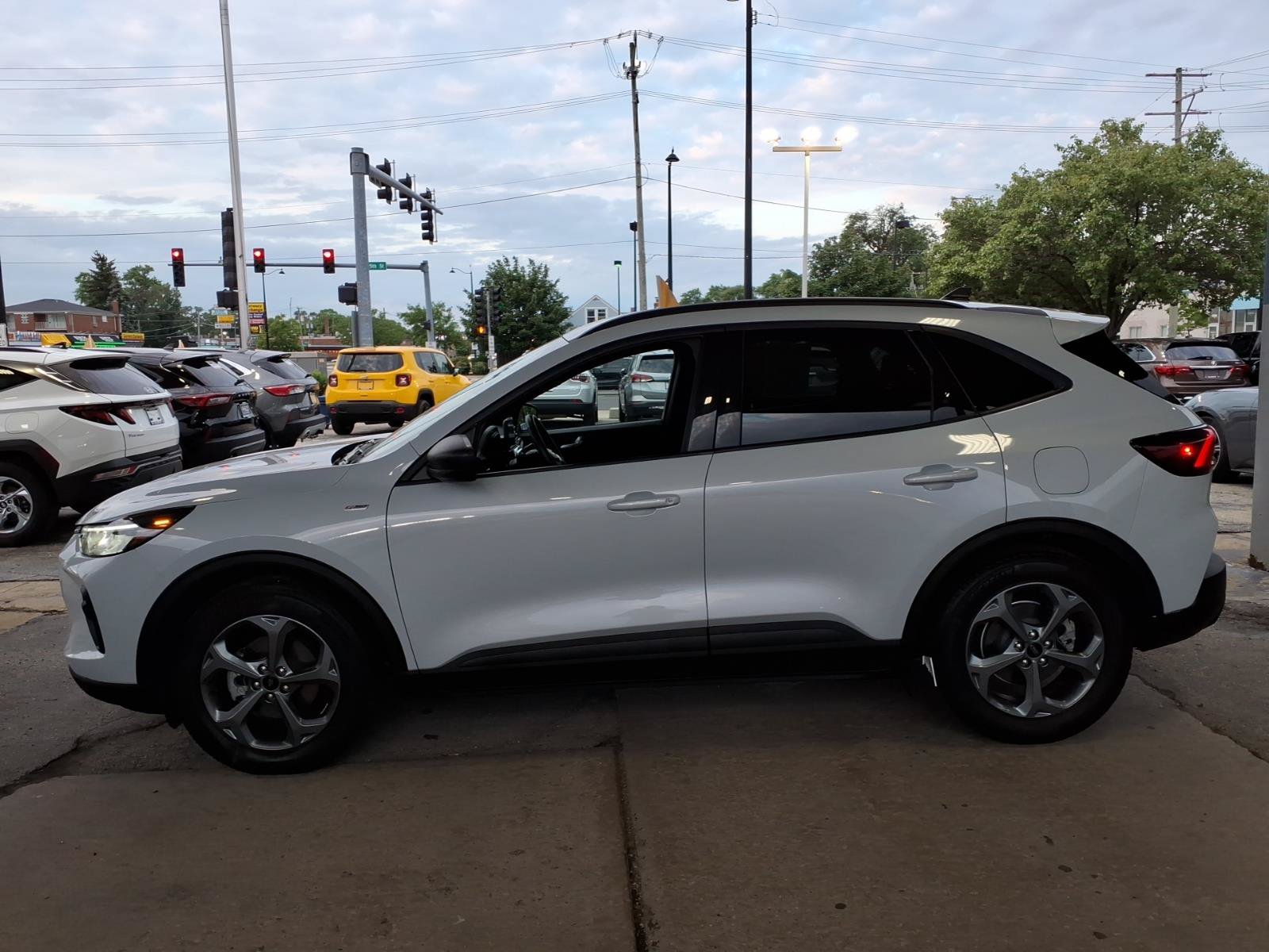 Certified 2025 Ford Escape ST-Line FWD image 6