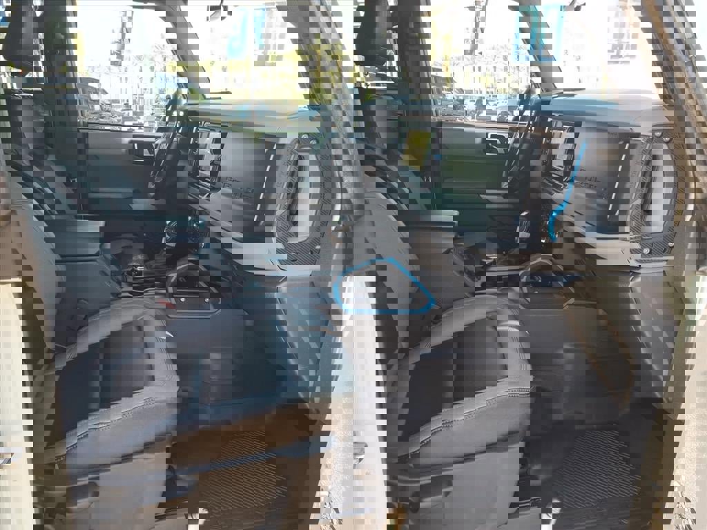 Certified 2023 Ford Bronco Black Diamond image 11