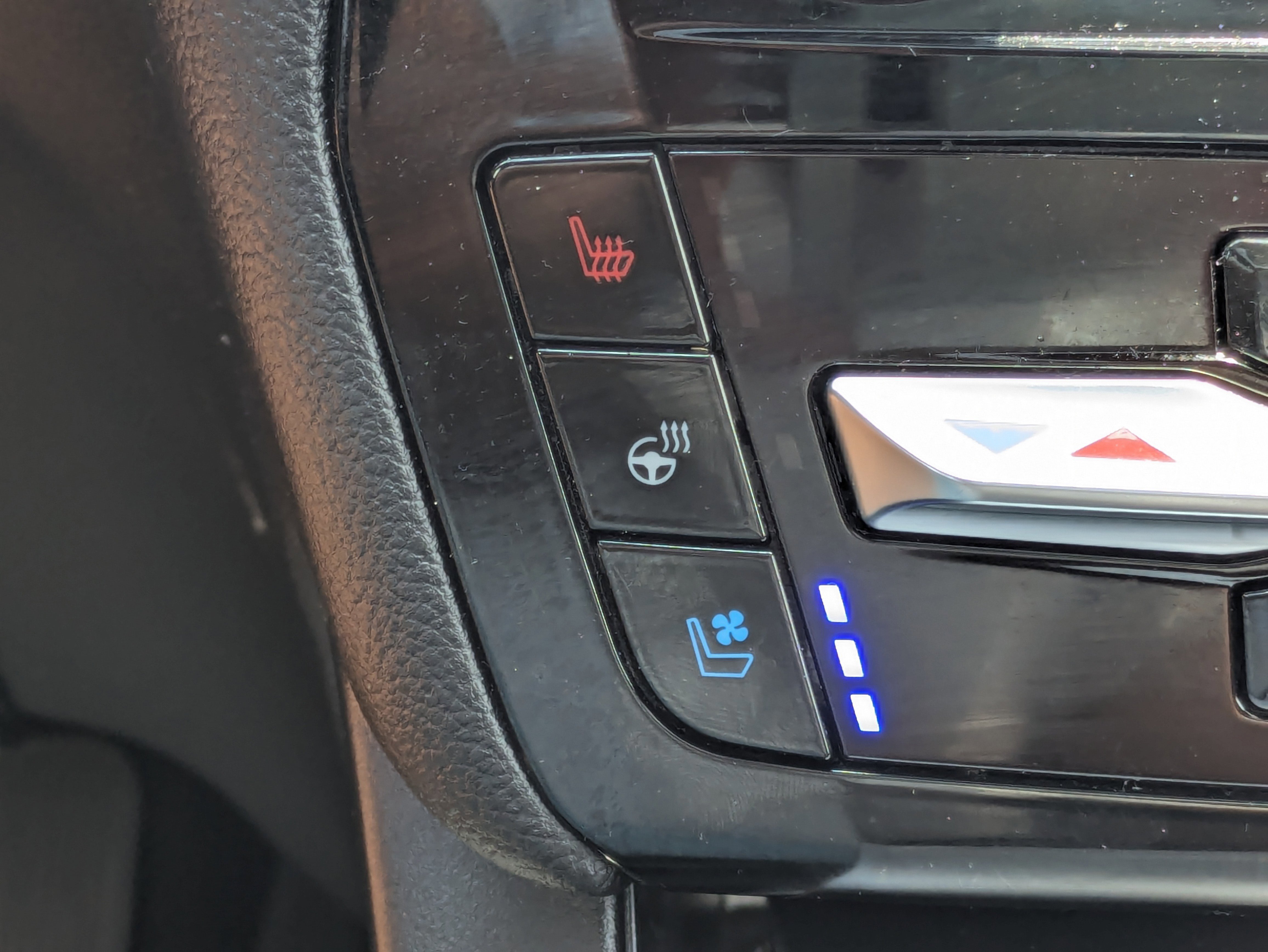 Certified 2022 Ford Explorer ST w/ Equipment Group 401A image 19