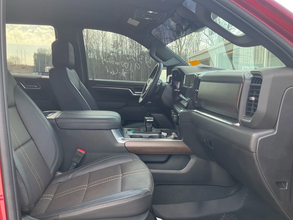 Used 2025 Chevrolet Silverado 1500 High Country w/ Technology Package image 12