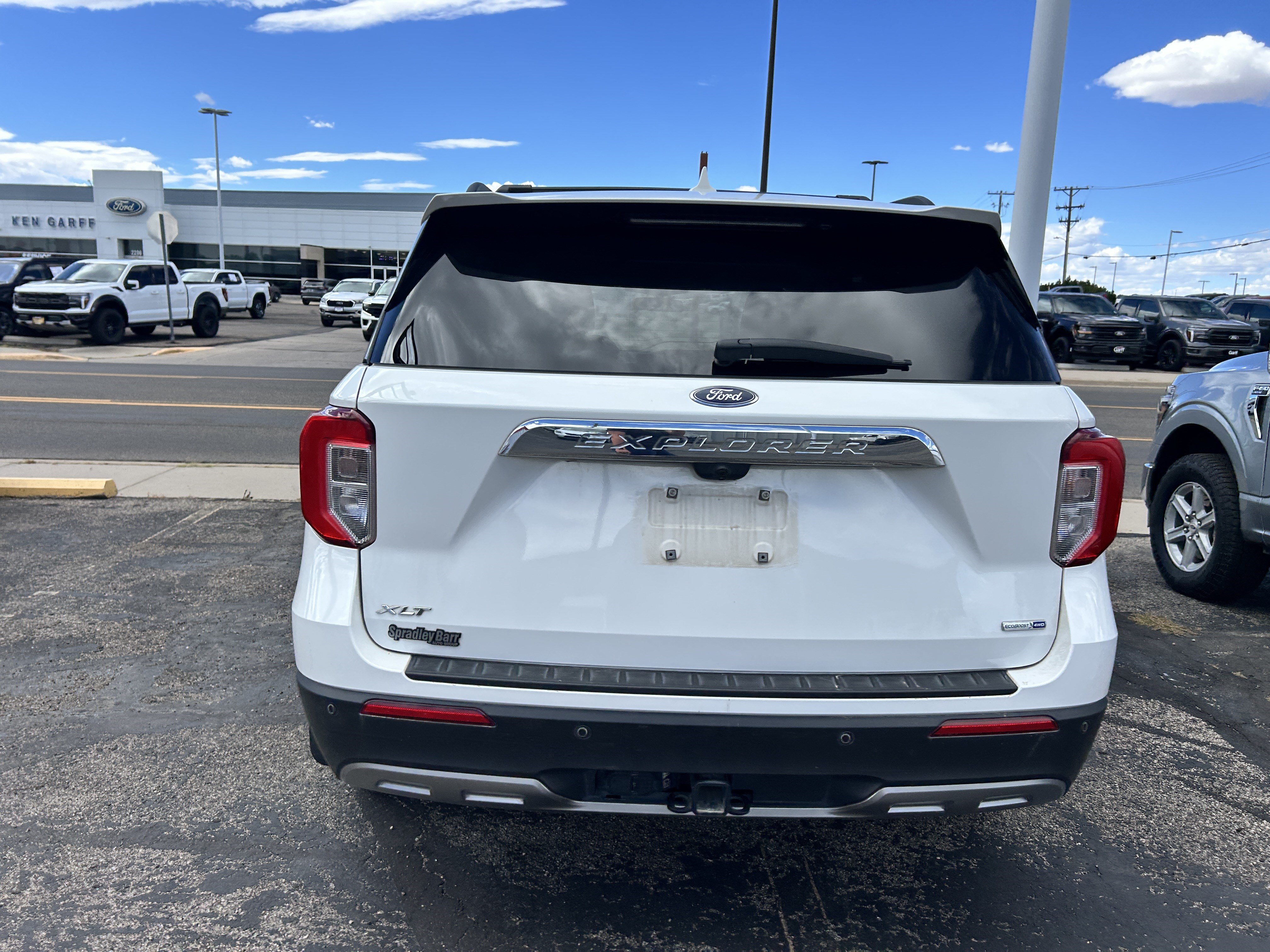 Certified 2020 Ford Explorer XLT w/ Equipment Group 202A AWD/4WD image 4