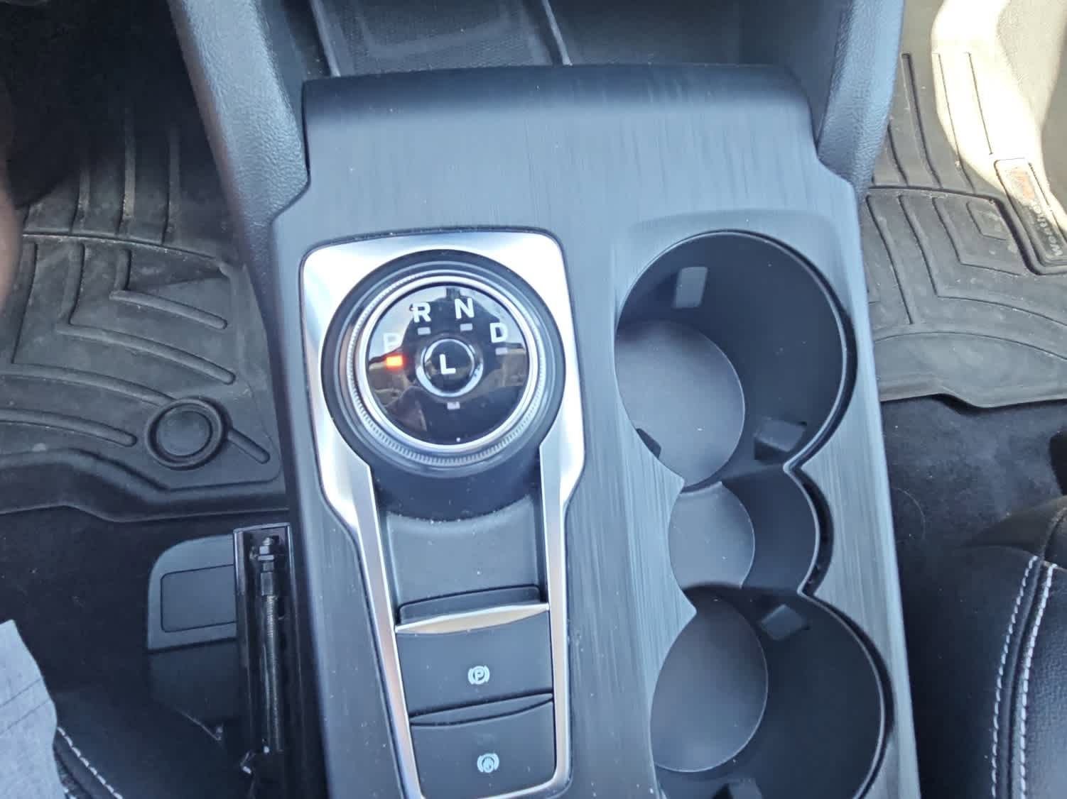 Certified 2024 Ford Escape Platinum w/ Premium Technology Package image 18