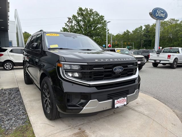 Certified 2025 Ford Expedition Platinum AWD/4WD image 2