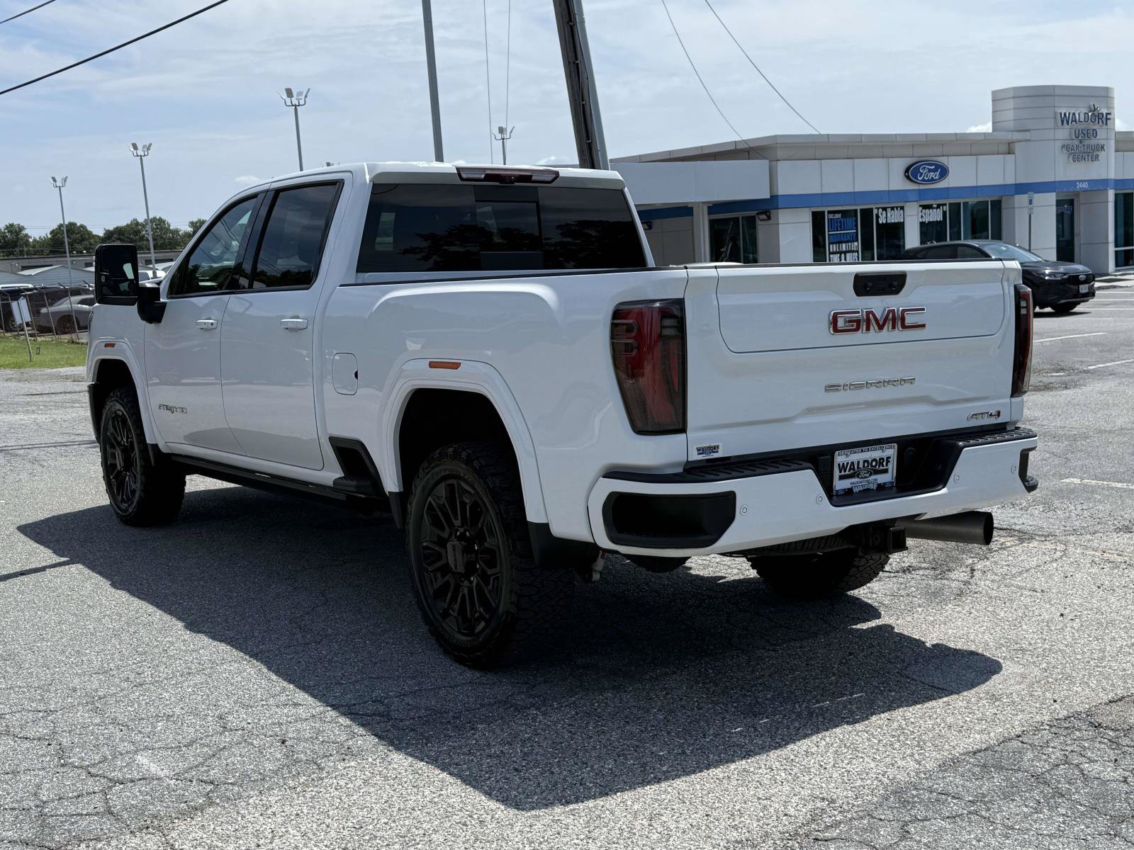 Used 2024 GMC Sierra 2500 AT4 w/ AT4 Premium Plus Package AWD/4WD image 4