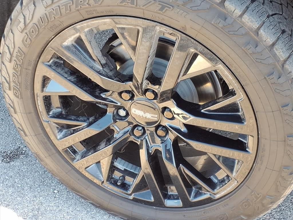 Used 2023 GMC Yukon Denali image 15