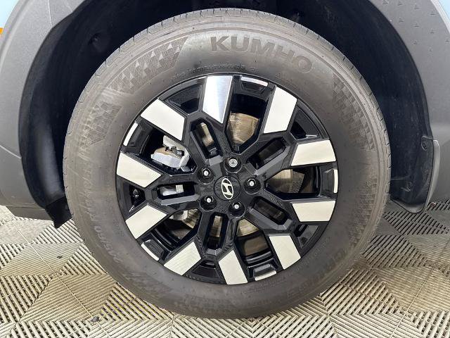 Used 2025 Hyundai Santa Cruz SE FWD image 13