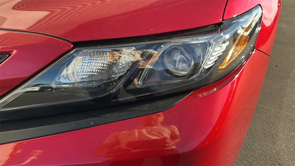Used 2023 Toyota Camry SE image 6