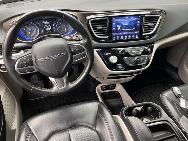 Used 2019 Chrysler Pacifica Touring-L FWD image 14