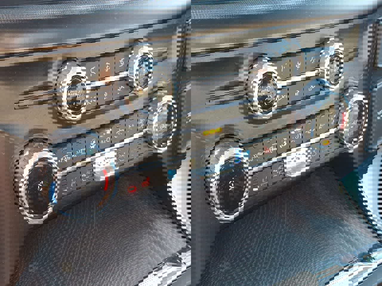 Certified 2023 Ford F150 Platinum w/ Equipment Group 701A High image 25