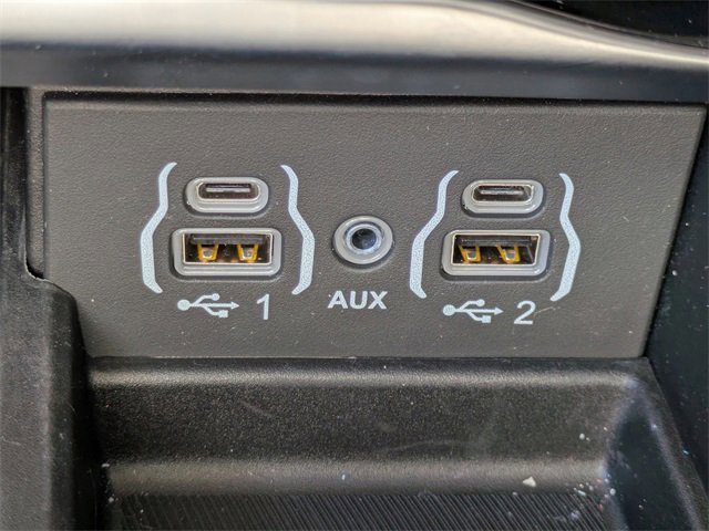 Used 2024 Chrysler Pacifica Limited image 22