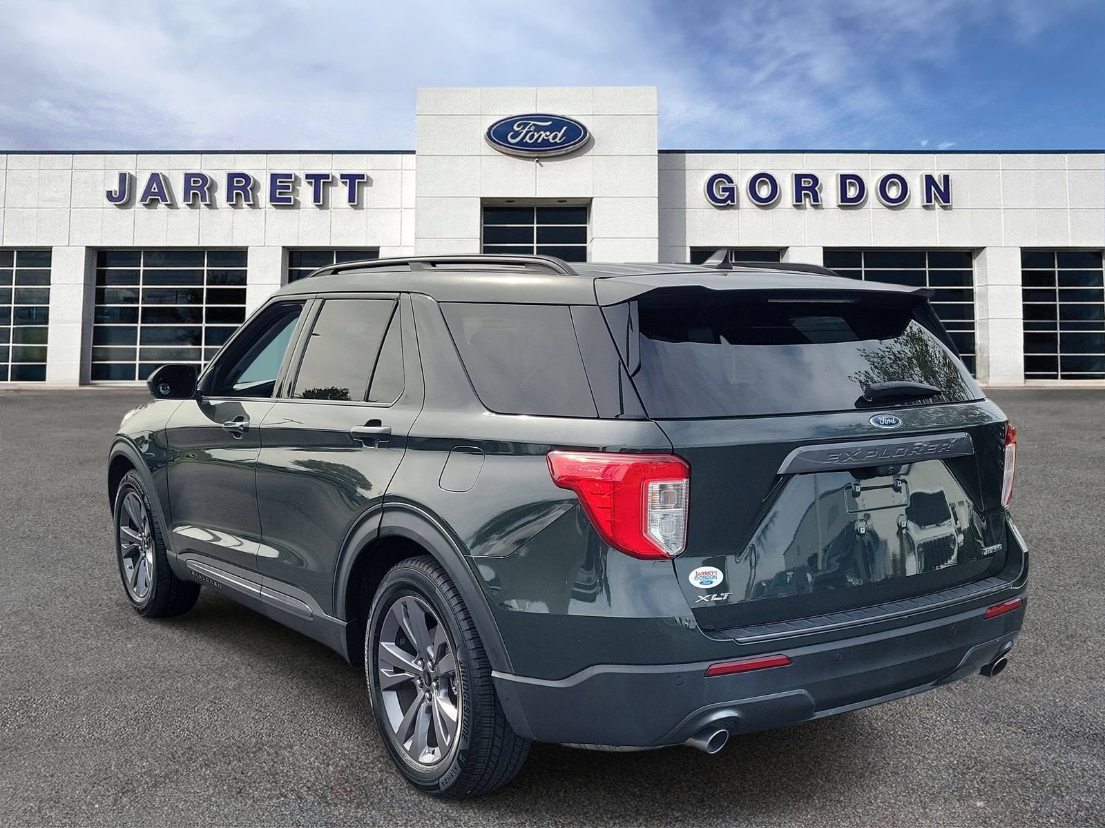 Certified 2022 Ford Explorer XLT w/ Equipment Group 202A RWD image 3